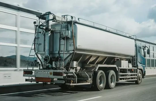 Uszkodzona ciężarówka w trasie na wschód? Skuteczne naprawy na Podlasiu